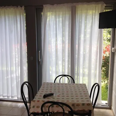 مكان تخييم Villaggio Paradiso دومازو